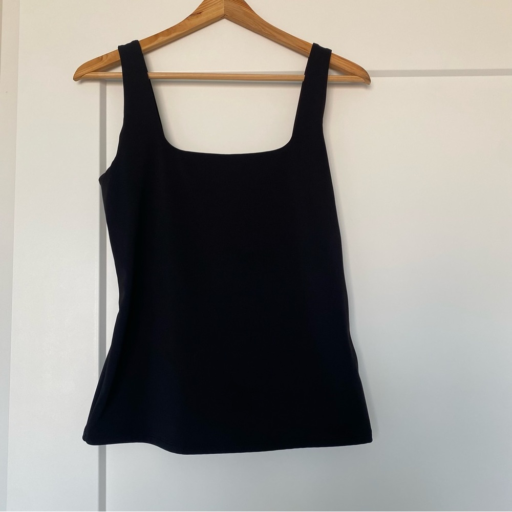 Express body contour scoop neck tank
